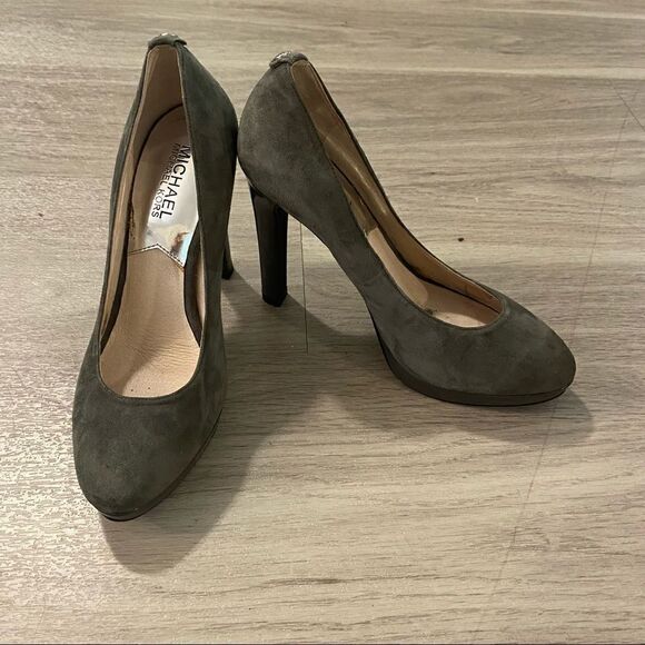 Michael Michael Kors green suede chunk heels 6 - Picture 1 of 6